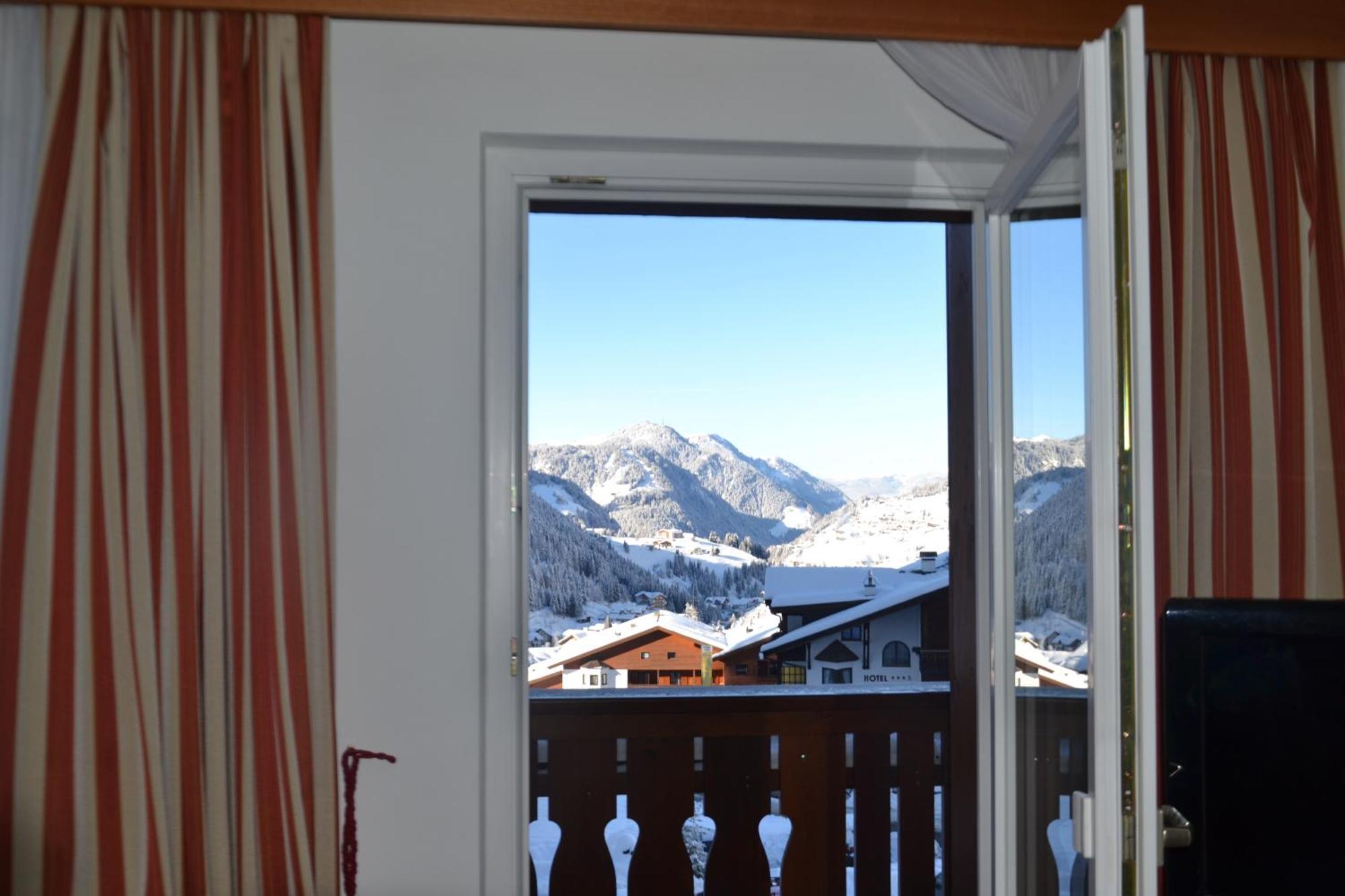 Hotel Scoiattolo Sëlva Buitenkant foto
