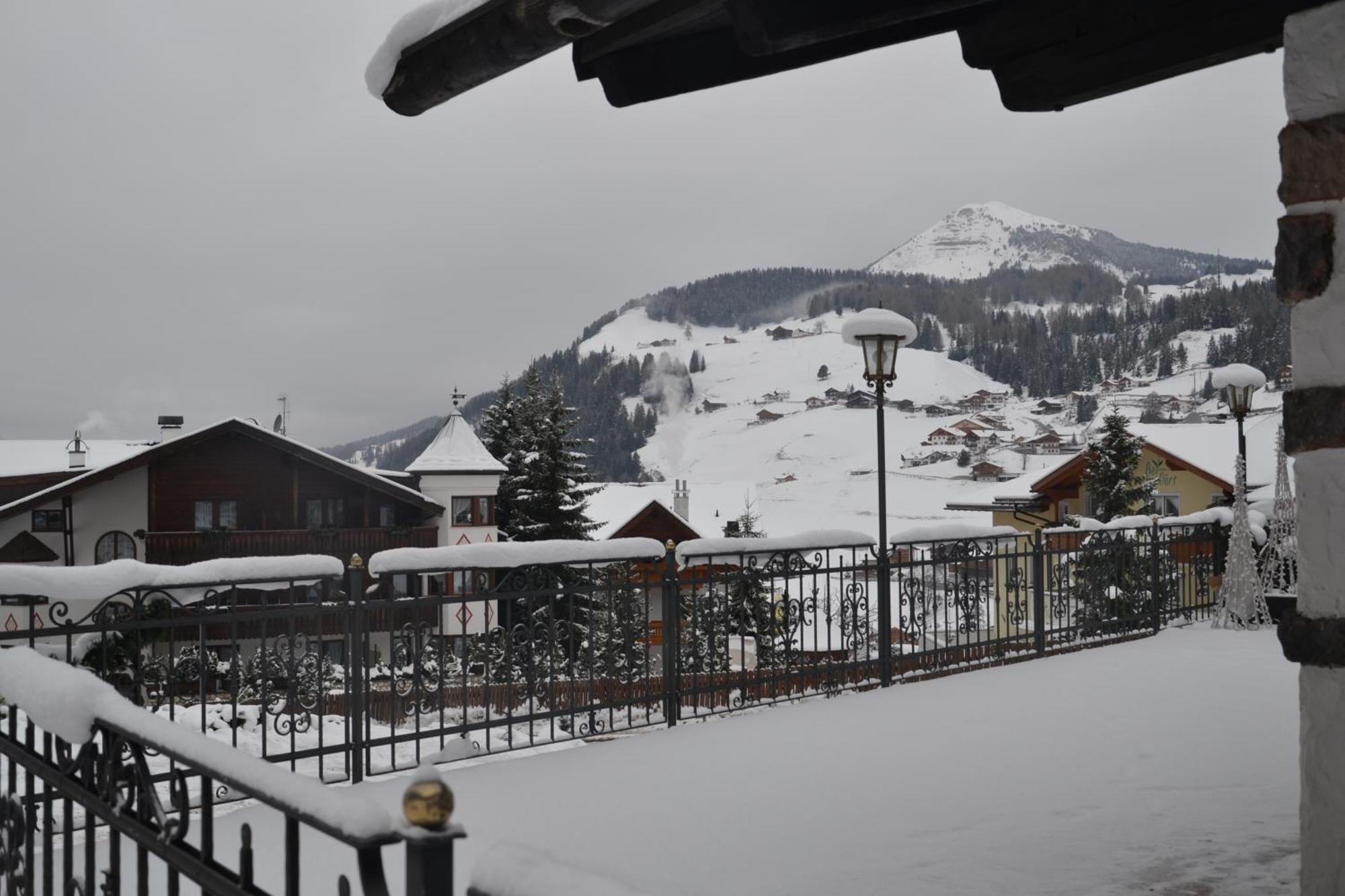 Hotel Scoiattolo Sëlva Buitenkant foto