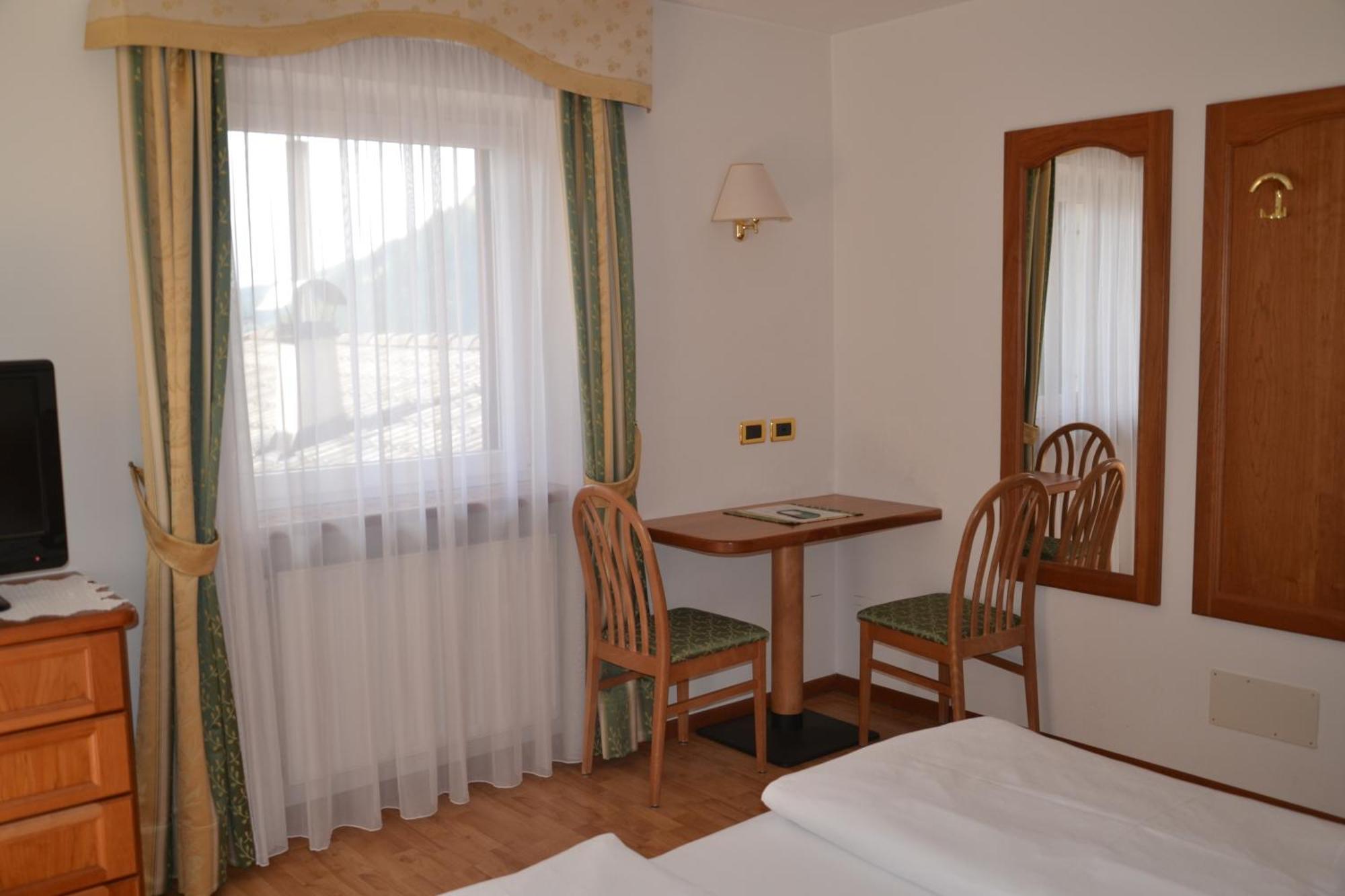 Hotel Scoiattolo Sëlva Buitenkant foto