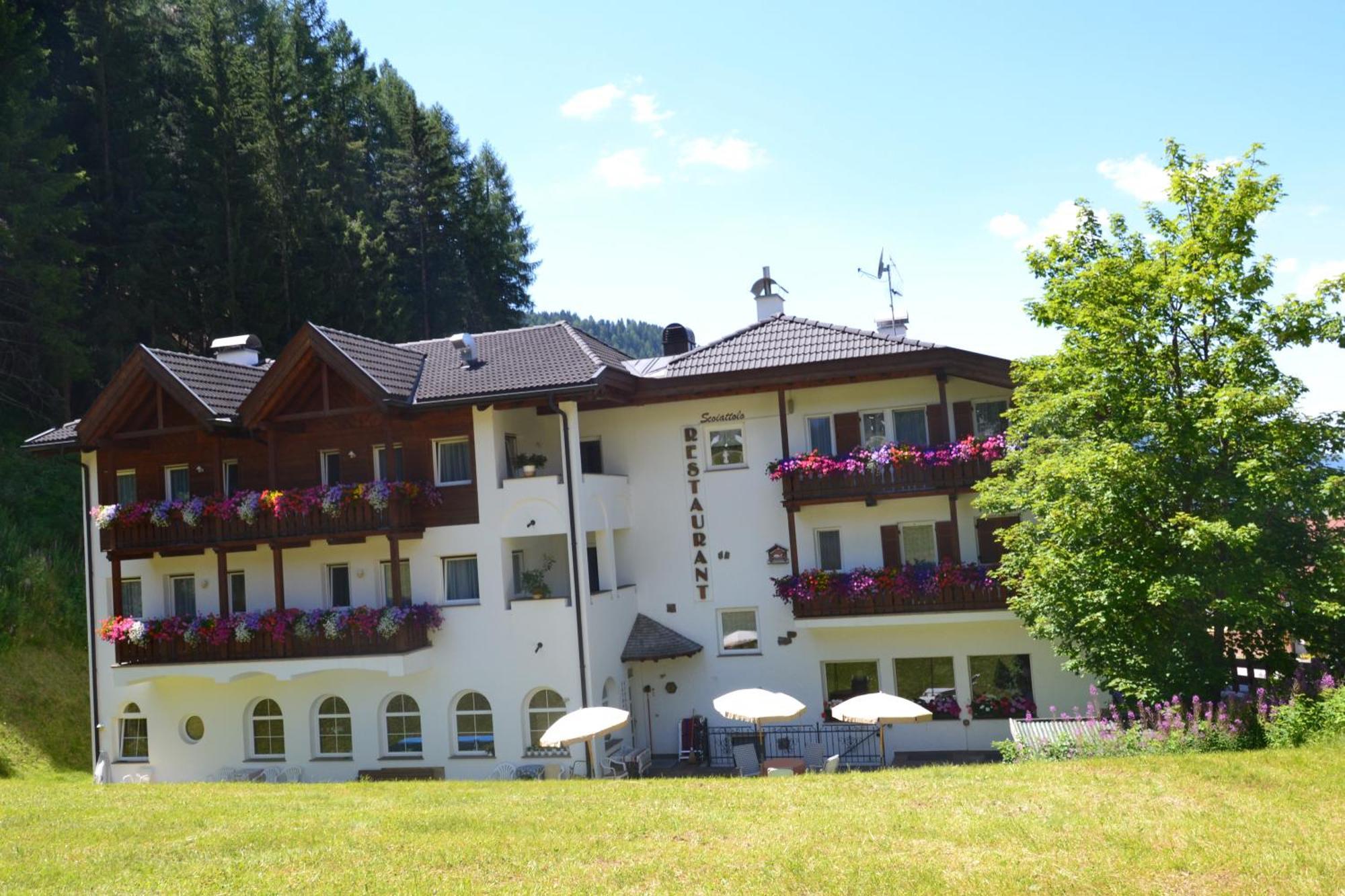 Hotel Scoiattolo Sëlva Buitenkant foto