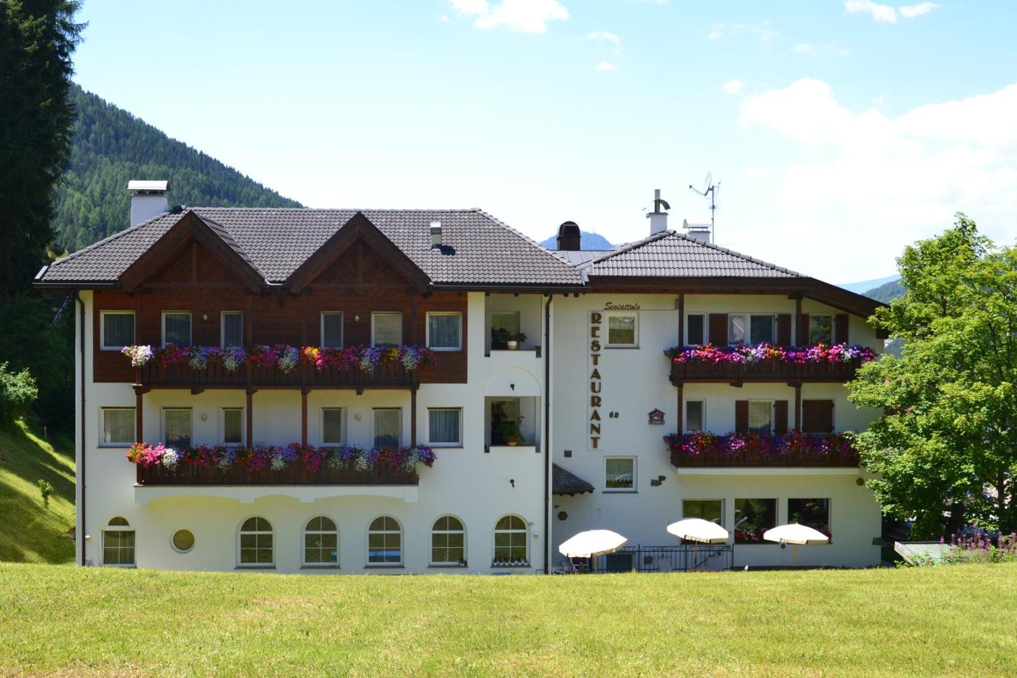 Hotel Scoiattolo Sëlva Buitenkant foto