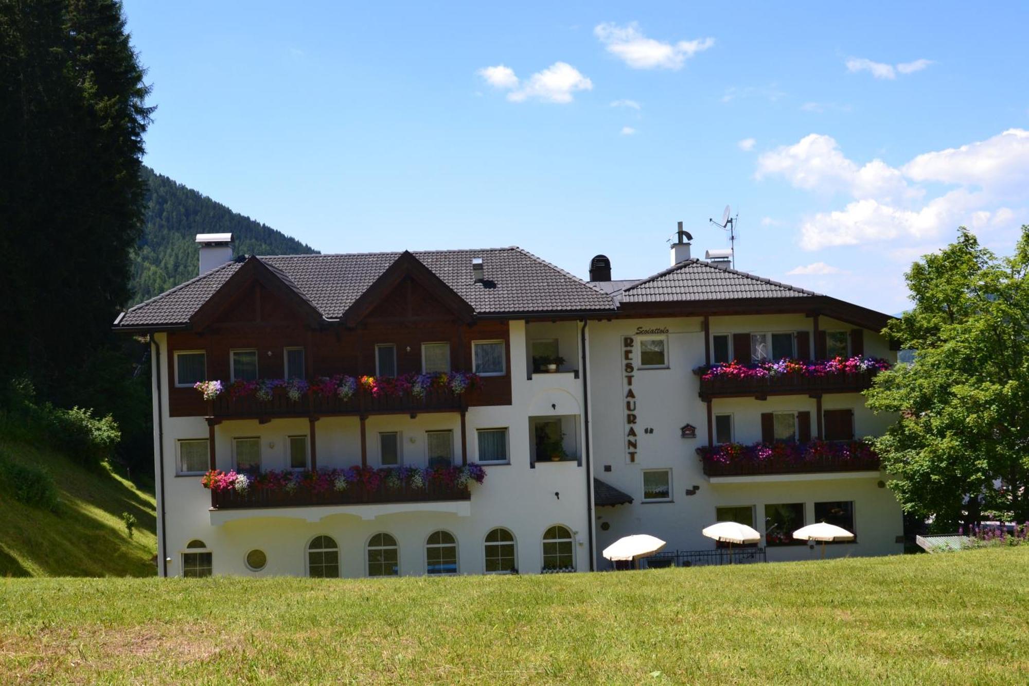 Hotel Scoiattolo Sëlva Buitenkant foto