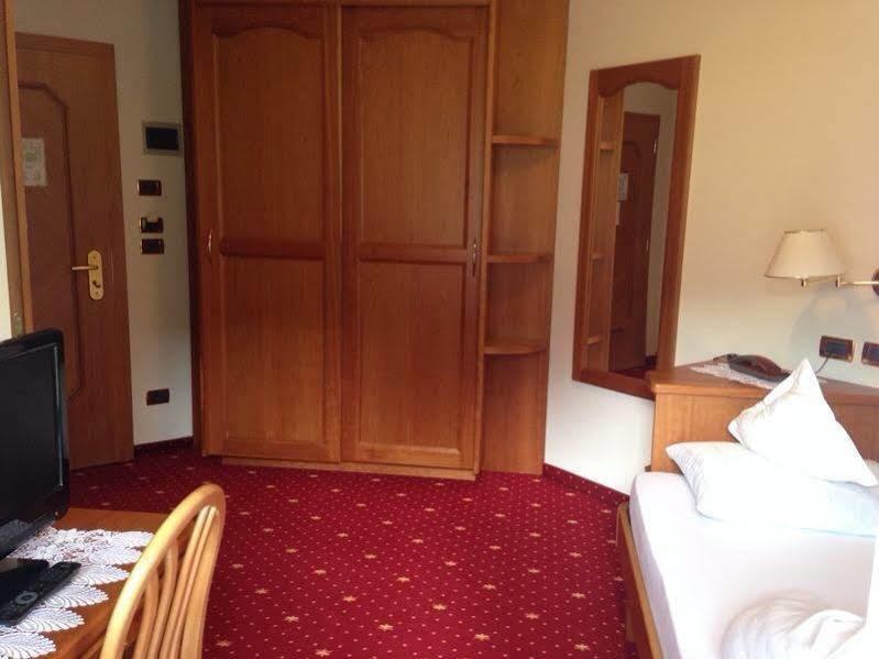 Hotel Scoiattolo Sëlva Buitenkant foto